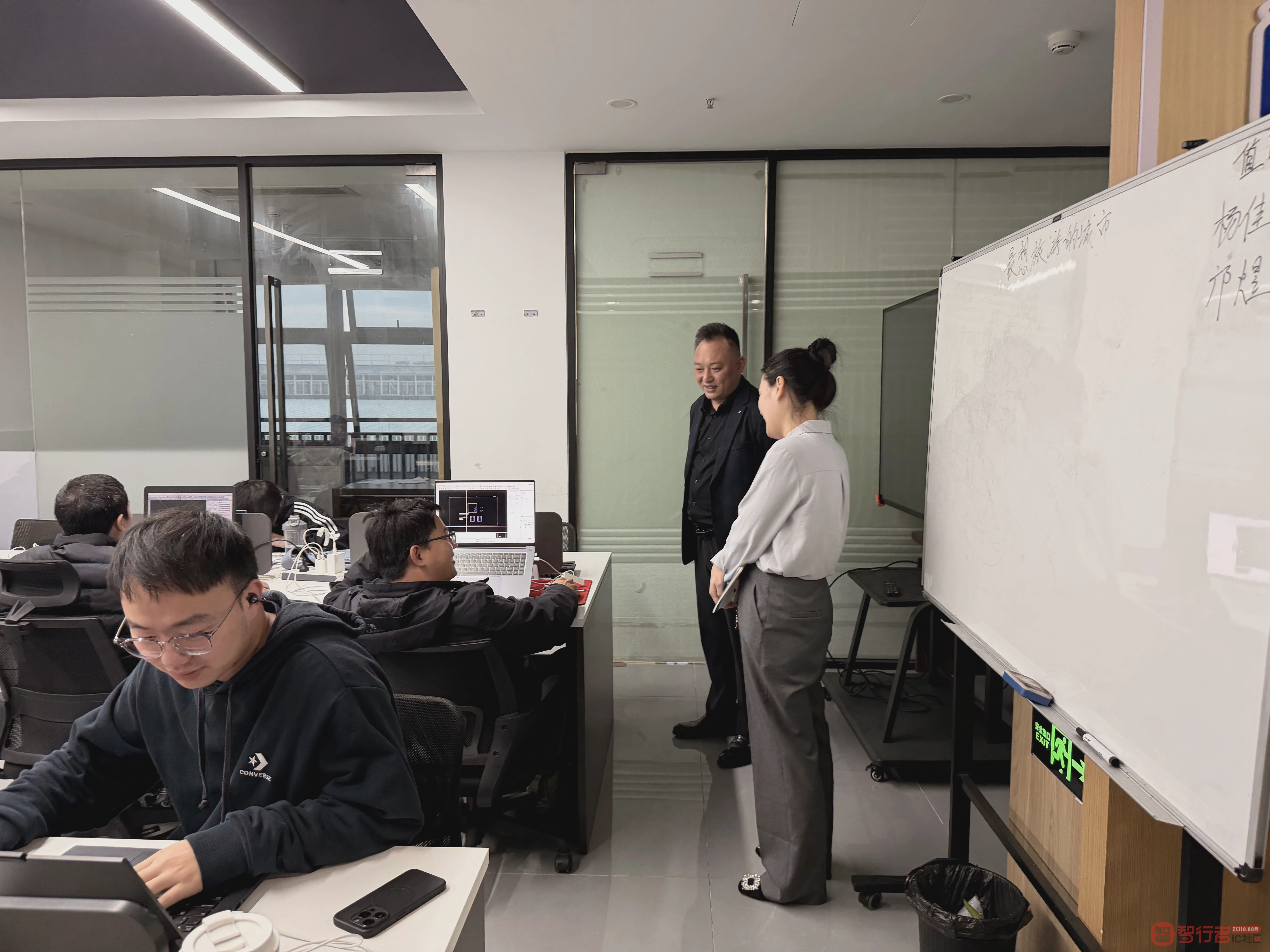 参观研发办公区域